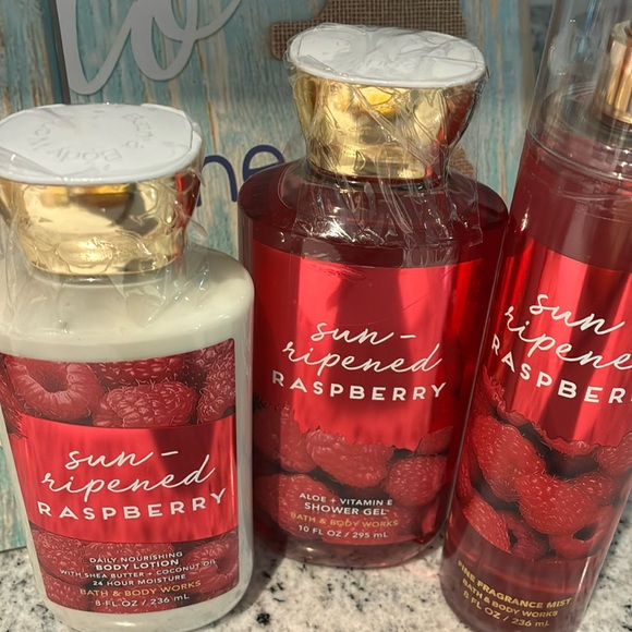 Bath and bodyworks Sun Ripened Raspberry Gift set - Picture 1 of 3